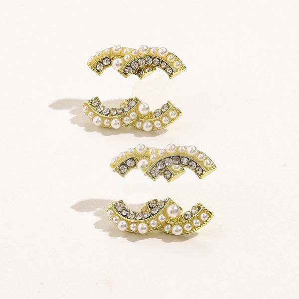 pearl diamond stud earrings design for womens earrings gold plated jewelry high sense couple family birthday gift earrings brand, Golden;silver 
pearl diamond stud earrings design for womens earrings gold plated jewelry high sense couple family birthday gift earrings brand, Golden;silver
