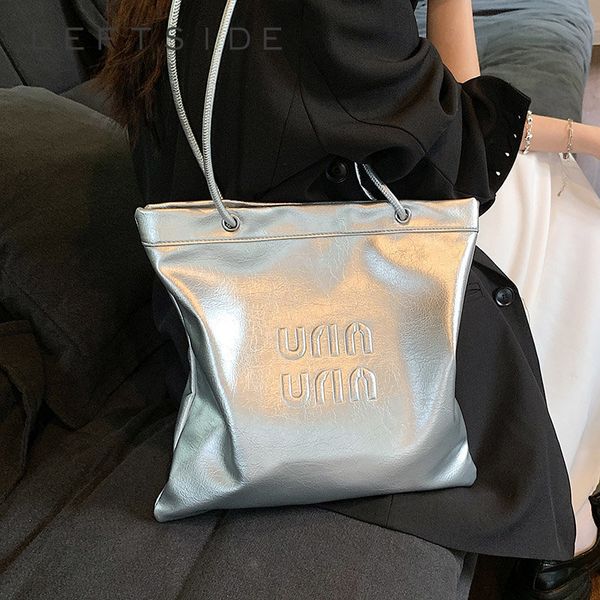 evening bags leftside silver leather shoulder side for women luxury 2023 y2k fashion female tote bag shopping shopper handbags 230504
evening bags leftside silver leather shoulder side for women luxury 2023 y2k fashion female tote bag shopping shopper handbags 230504