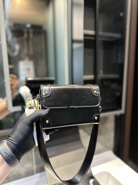 new high appearance level bag female bag crossbody bag locomotive ins wind fashion everything lock bag cover type
new high appearance level bag female bag crossbody bag locomotive ins wind fashion everything lock bag cover type