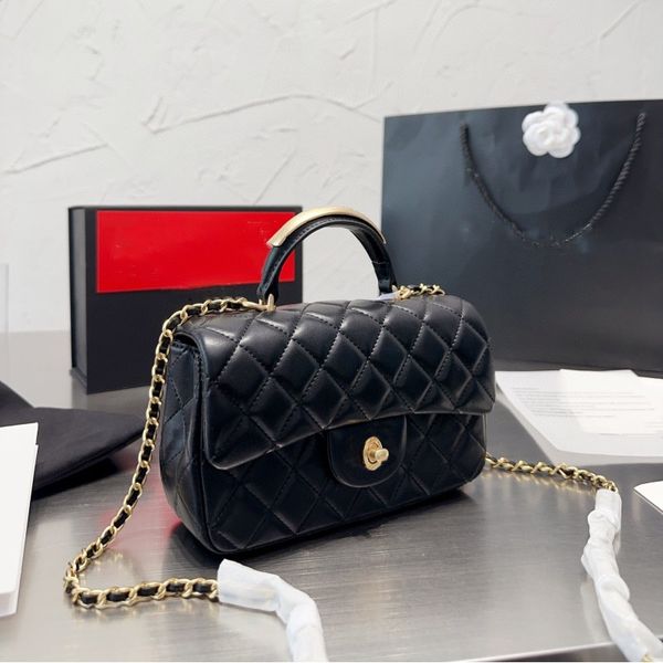 luxury one shoulder bag designer bag fashion women's bag metal handle crossbody bag exquisite senior handbag classic letter logo fashio
luxury one shoulder bag designer bag fashion women's bag metal handle crossbody bag exquisite senior handbag classic letter logo fashio