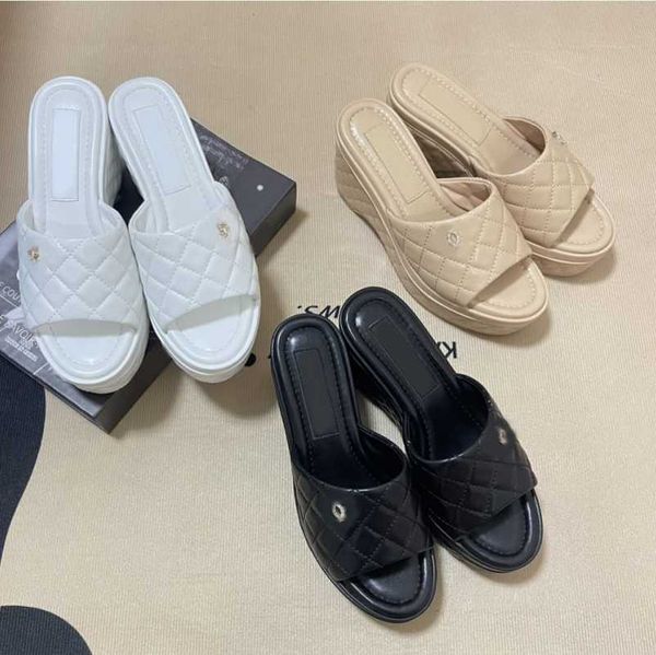 23ss womens sandals calfskin quilted wedges slippers designer matelasse checks texture mules heels slides slider flip flops loafers causual, Black
23ss womens sandals calfskin quilted wedges slippers designer matelasse checks texture mules heels slides slider flip flops loafers causual, Black
