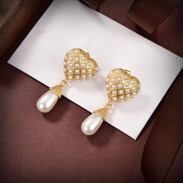 pearl hoops colorful ring diamond encrusted luxury designer earrings trendy pearl earrings are selling like cakes, Golden
pearl hoops colorful ring diamond encrusted luxury designer earrings trendy pearl earrings are selling like cakes, Golden