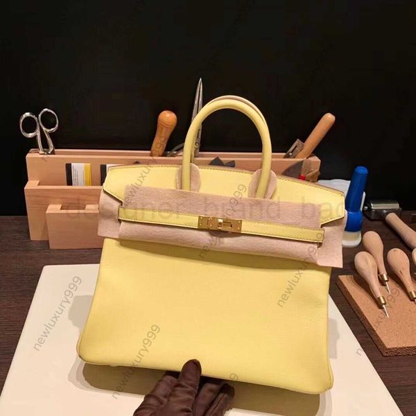 luxury tote designer women's crossbody bag classic fashion handbag original factory leather premium handmade high-end hardware with ori
luxury tote designer women's crossbody bag classic fashion handbag original factory leather premium handmade high-end hardware with ori