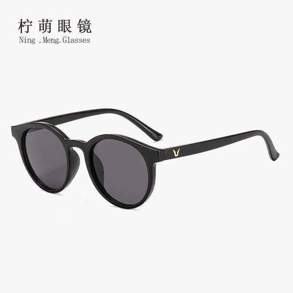 s lin xiaozhai zhang dayi same style network red rice female face small frame tan sunglasses, White;black
s lin xiaozhai zhang dayi same style network red rice female face small frame tan sunglasses, White;black