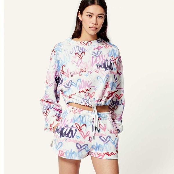 23ss isabel marant designer sweatshirt fashion pullover digital printing love drawstring short cotton sweater for women, Black
23ss isabel marant designer sweatshirt fashion pullover digital printing love drawstring short cotton sweater for women, Black