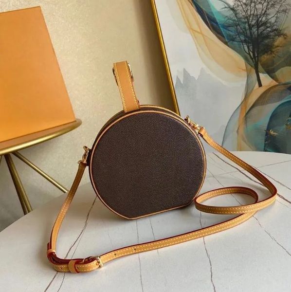 mini petite boite chapeau round crossbody bag with adjustable leather strap original cowhidw trim canvas messenger clutch pouch shoulder bag
mini petite boite chapeau round crossbody bag with adjustable leather strap original cowhidw trim canvas messenger clutch pouch shoulder bag