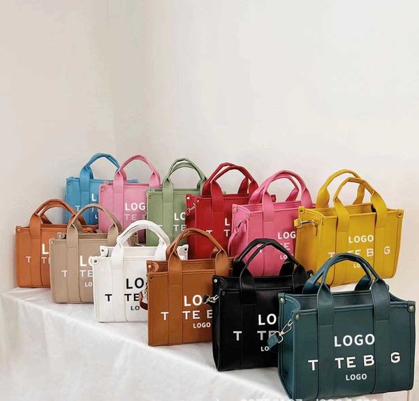2023 handbag one shoulder bag for women the tote handheld large capacity bug printed commuter fashion women's bag
2023 handbag one shoulder bag for women the tote handheld large capacity bug printed commuter fashion women's bag