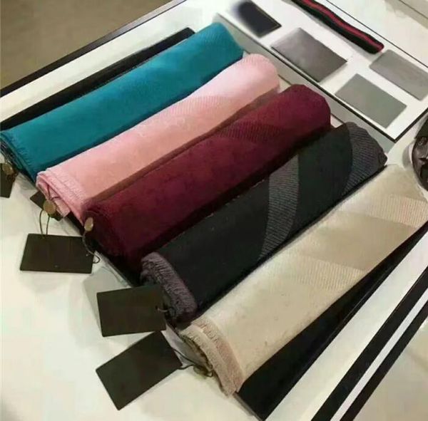 

Hijab Echarpe Designer Silk Mens Womens Four Seasons Shawl Fashion Letter Scarf Size 140x140cm 7 Color High Quality scarf designers