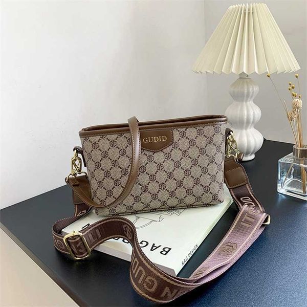 16% off 2023 fashion hand advanced feeling square new fashionable and foreign style shoulder net red underarm casual crossbody small bag
16% off 2023 fashion hand advanced feeling square new fashionable and foreign style shoulder net red underarm casual crossbody small bag