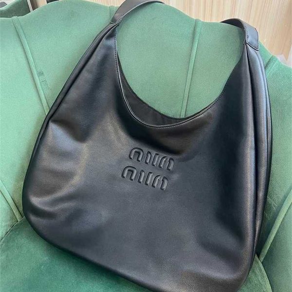 purses hobo bag women's new imitation sheepskin large capacity tote bag advanced single shoulder handheld armpit commuter bag
purses hobo bag women's new imitation sheepskin large capacity tote bag advanced single shoulder handheld armpit commuter bag