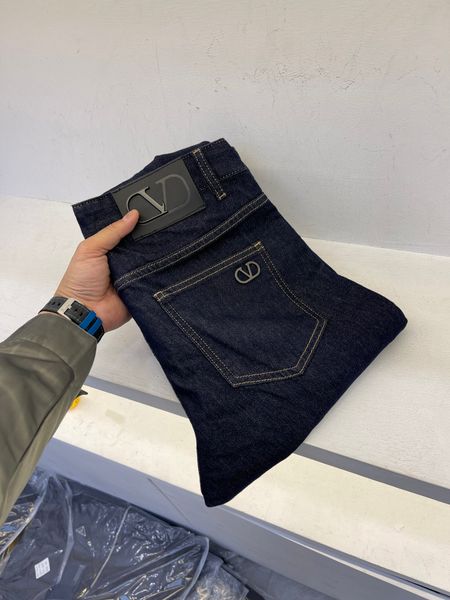 summer 2023 new designer jeans comfortable stretch material dark blue pencil pants luxury brand mens jeans
summer 2023 new designer jeans comfortable stretch material dark blue pencil pants luxury brand mens jeans