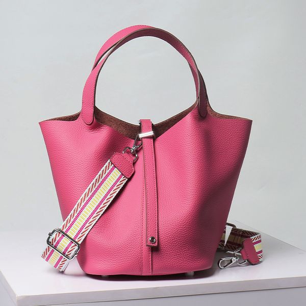 evening bags 2023 fashion designer women luxury brand genuine leather handbags shoulder crossbody female classic tote 230504
evening bags 2023 fashion designer women luxury brand genuine leather handbags shoulder crossbody female classic tote 230504