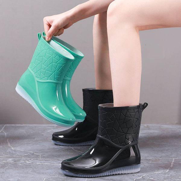 rain boots waterproof women's for work kitchen and garden durable rubber shoes y days 230504, Black;red
rain boots waterproof women's for work kitchen and garden durable rubber shoes y days 230504, Black;red