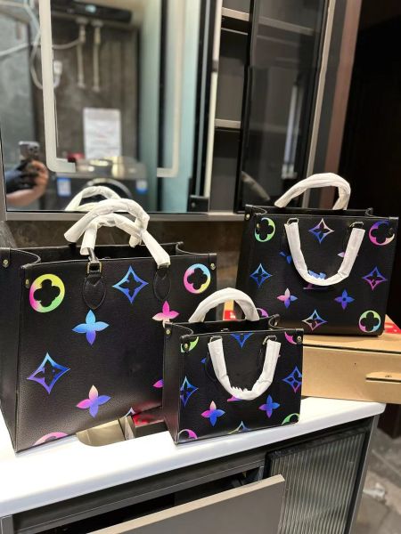 women luxurys designers upscale totes bags gm onthego handbag shouder crossbody bag colorful embossing messenger handbags pouch purse 41cm
women luxurys designers upscale totes bags gm onthego handbag shouder crossbody bag colorful embossing messenger handbags pouch purse 41cm