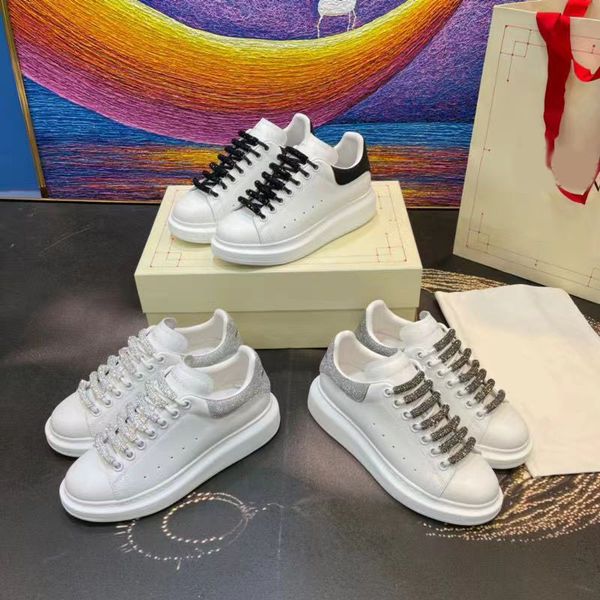 2023 designer logo oversized casual shoes white black leather luxury velvet suede womens ventilate espadrilles trainers mens women flats lac
2023 designer logo oversized casual shoes white black leather luxury velvet suede womens ventilate espadrilles trainers mens women flats lac
