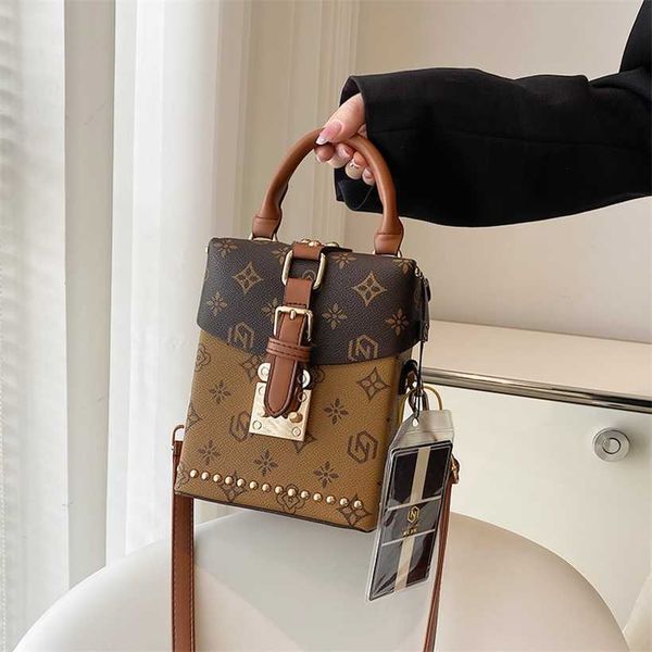 14% off 2023 handbag new texture fashion old flower box commuter phone versatile ins crossbody bag for women
14% off 2023 handbag new texture fashion old flower box commuter phone versatile ins crossbody bag for women