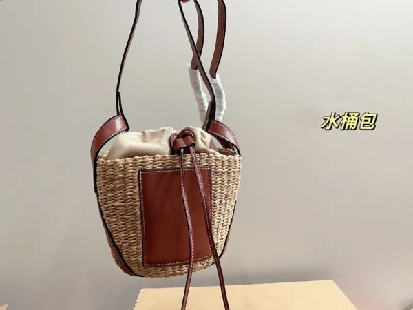 2023 designer bucket bag women's handbag small size satchel grass woven beach bags cute stray bag fashion handbag fashion crossbody bag
2023 designer bucket bag women's handbag small size satchel grass woven beach bags cute stray bag fashion handbag fashion crossbody bag