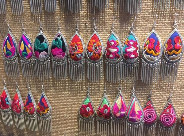 dangle chandelier national ethnic style embroidery earrings creative personality miao silver plated embroidered dangle jewelry wholesale 230
dangle chandelier national ethnic style embroidery earrings creative personality miao silver plated embroidered dangle jewelry wholesale 230