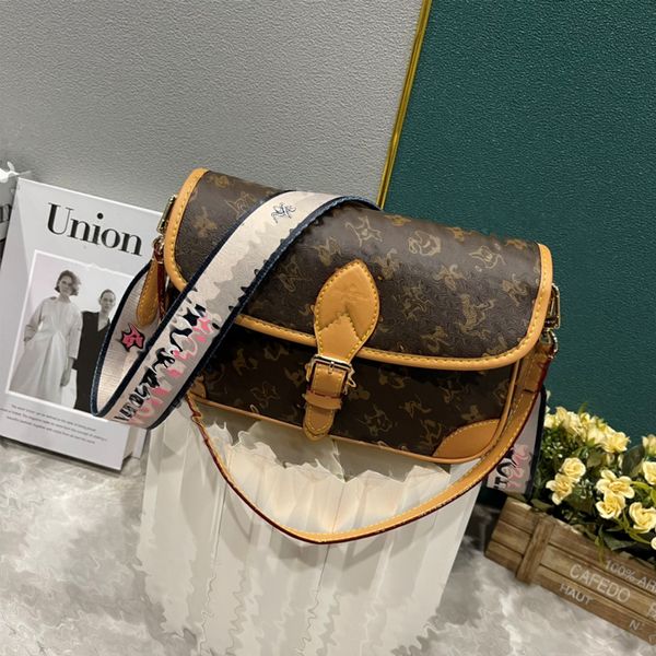 diane designer women satchel bag canvas letter flower embossed cowhide jacquard strap purse clutch crossbody handbag shoulderbag m45985 m460
diane designer women satchel bag canvas letter flower embossed cowhide jacquard strap purse clutch crossbody handbag shoulderbag m45985 m460