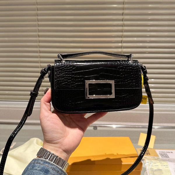 luxurys designers women baguette bag female messenger crossbody classic totes handbags purse leather womens purse