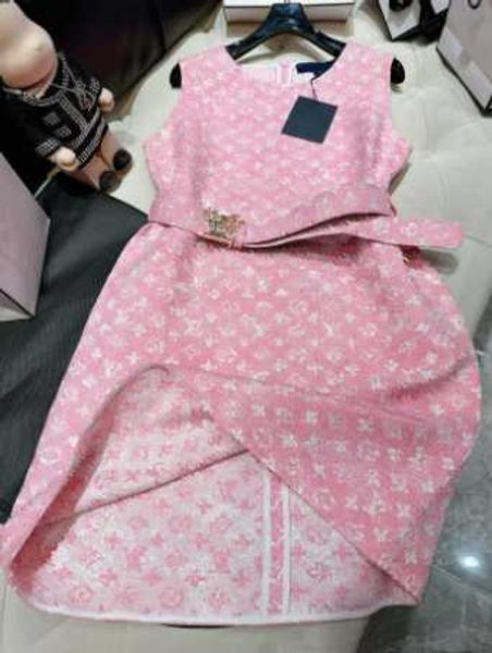 2023 women casual dresses luxury brand loose o-neck sleeveless dress with letter belt fashion lady casual high waist dress designer female e, Black;gray
2023 women casual dresses luxury brand loose o-neck sleeveless dress with letter belt fashion lady casual high waist dress designer female e, Black;gray