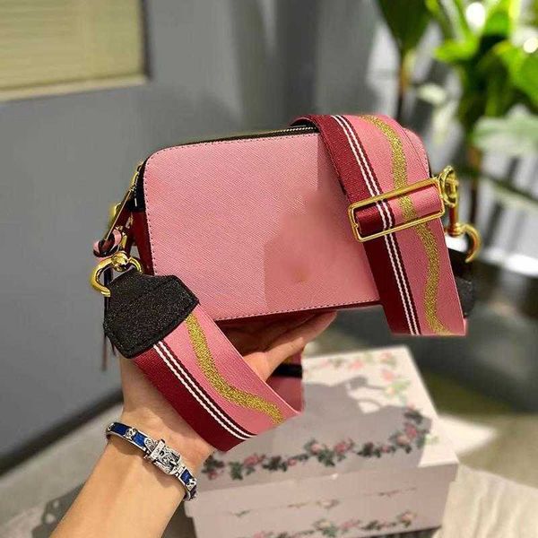 marc camera bag letter leather snapsdesigner crossbody bags wide shoulder bags for women vintage classic lady crossbody bags purse 230424
marc camera bag letter leather snapsdesigner crossbody bags wide shoulder bags for women vintage classic lady crossbody bags purse 230424