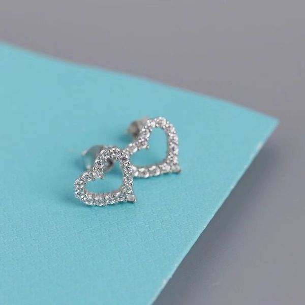 designer diamond studded love earrings luxury brand t letters minimalist earrings non-fading non-allergenic, Golden;silver
designer diamond studded love earrings luxury brand t letters minimalist earrings non-fading non-allergenic, Golden;silver