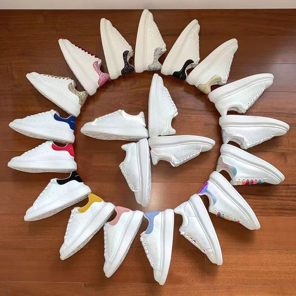 designer woman shoe leather lace up men fashion platform brief oversized sneakers white black mens womens luxury velvet suede casual shoes c
designer woman shoe leather lace up men fashion platform brief oversized sneakers white black mens womens luxury velvet suede casual shoes c