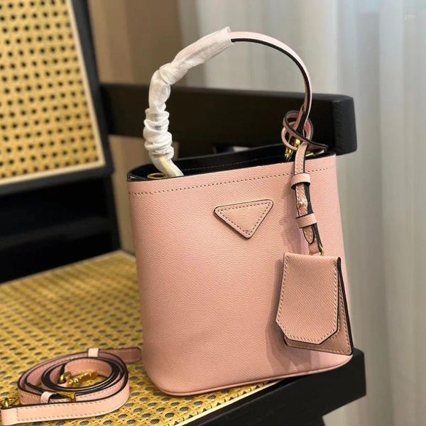 backpack style designer bucket bag women luxury shoulder bags woody totes crossbody purses mini tote cross body handbag with straps
backpack style designer bucket bag women luxury shoulder bags woody totes crossbody purses mini tote cross body handbag with straps