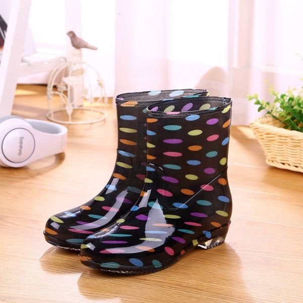 rain boots fashion rain boot short tube ladies work water shoes student boots korean mid summer 230504, Black;red
rain boots fashion rain boot short tube ladies work water shoes student boots korean mid summer 230504, Black;red