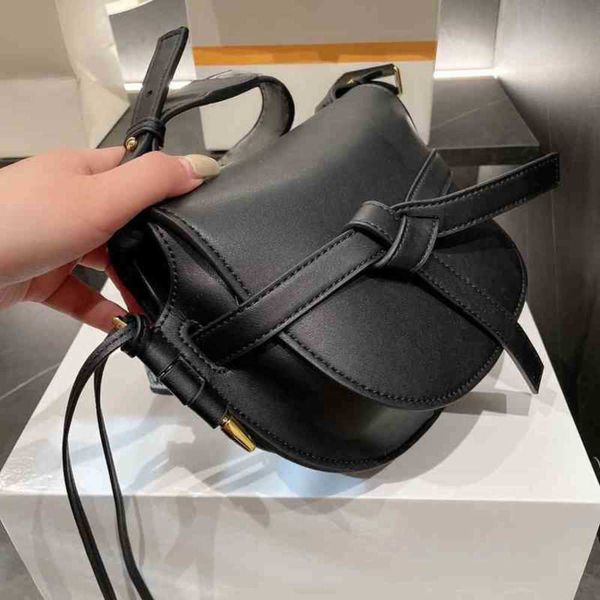bags tote women leather saddle handbag fashion shoulder brand designer crossbody messenger female simple purses 1225
bags tote women leather saddle handbag fashion shoulder brand designer crossbody messenger female simple purses 1225