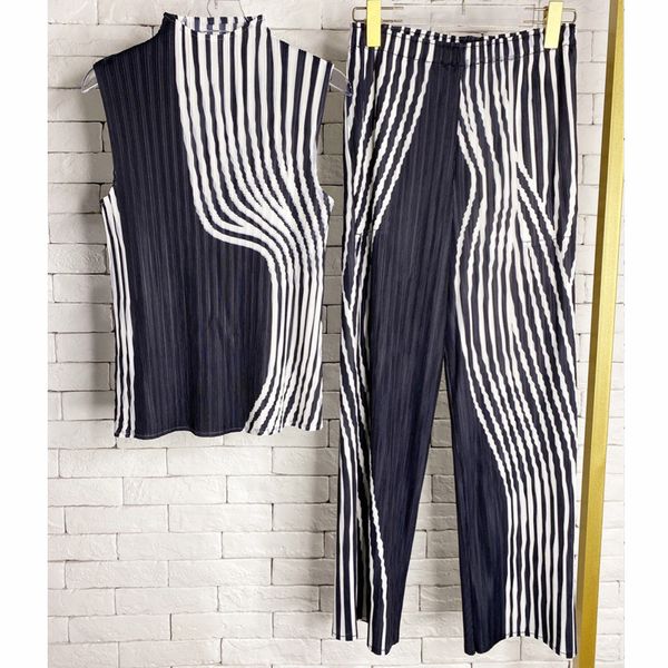womens two piece pants summer womens turtleneck striped vest suit miyak folds fashion large size slim fit vest straight twopiece set 230505, White
womens two piece pants summer womens turtleneck striped vest suit miyak folds fashion large size slim fit vest straight twopiece set 230505, White