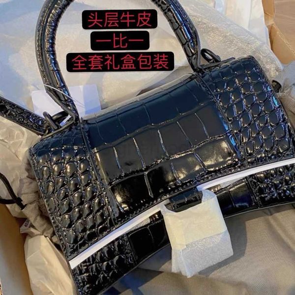 b bag trainers super fire 2021 autumn and winter new fashion b hourglass fashion cowhide women's messenger bag balanciagas
b bag trainers super fire 2021 autumn and winter new fashion b hourglass fashion cowhide women's messenger bag balanciagas