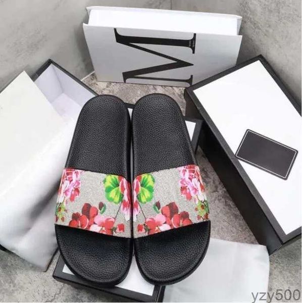 summer classic fashion men's women's flat slippers slide customized wholesale couple letter print sandals non-slip beach shoes fli, Black
summer classic fashion men's women's flat slippers slide customized wholesale couple letter print sandals non-slip beach shoes fli, Black
