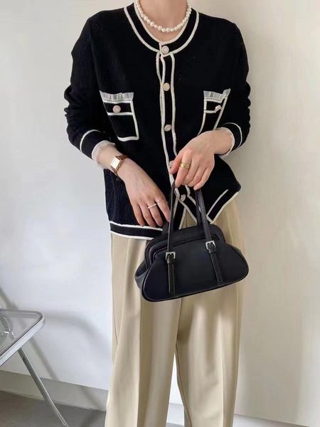 sweaters heartbeat signal is beautiful to the bone. small fragrance thin lace knitted cardigan coat, White;black
sweaters heartbeat signal is beautiful to the bone. small fragrance thin lace knitted cardigan coat, White;black