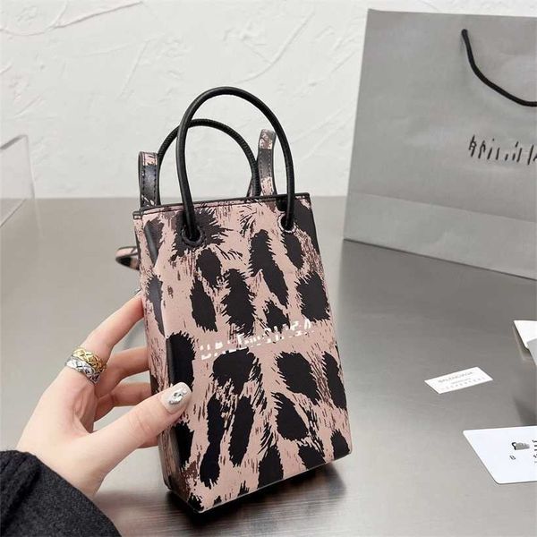 14% off 2023 handbag new single shoulder autumn portable versatile fashion mini crossbody mobile women's bag
14% off 2023 handbag new single shoulder autumn portable versatile fashion mini crossbody mobile women's bag