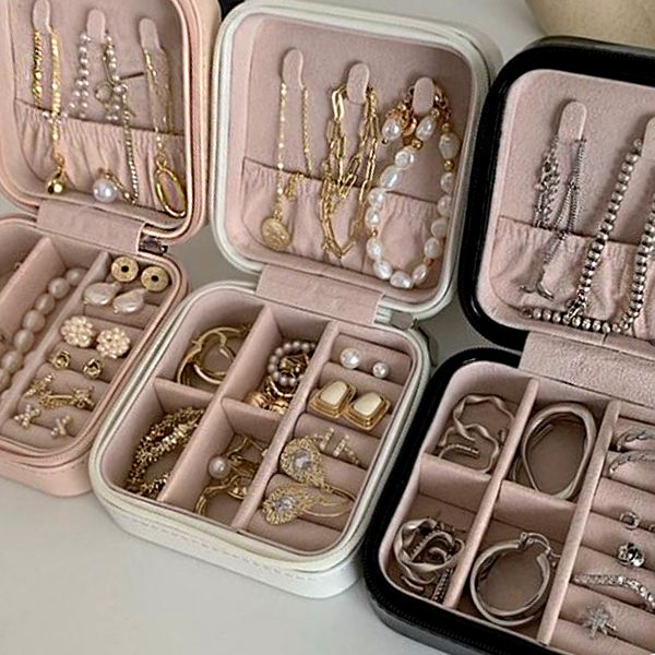 jewelry boxes jewelry storage box travel women belongs organizer jewelry display case earrings necklaces rings holder zipper cases 10*10*5cm, Black;white
jewelry boxes jewelry storage box travel women belongs organizer jewelry display case earrings necklaces rings holder zipper cases 10*10*5cm, Black;white