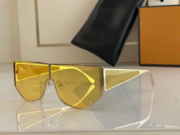 luxury designer sunglasses for women and men m0093 style retro metal fashion eyeglasses have box, White;black
luxury designer sunglasses for women and men m0093 style retro metal fashion eyeglasses have box, White;black