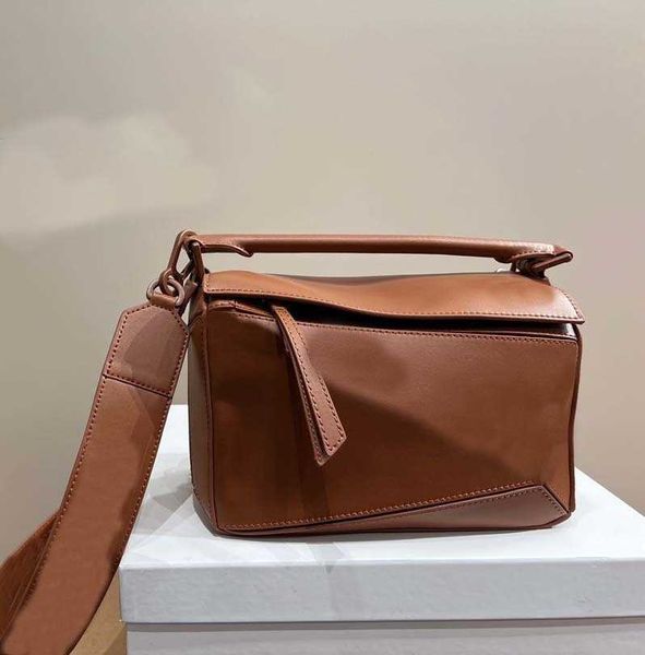 3a quality geometric head genuine leather 1 : 1 shoulder slash solid colour wide shoulder strap handbagsingle messengers purses 230505
3a quality geometric head genuine leather 1 : 1 shoulder slash solid colour wide shoulder strap handbagsingle messengers purses 230505