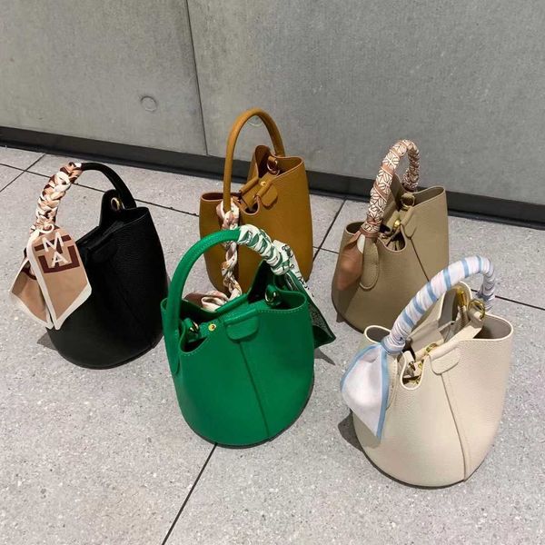 2022 new niche premium leather bucket bag women's korean casual versatile simple diagonal one shoulder handbag
2022 new niche premium leather bucket bag women's korean casual versatile simple diagonal one shoulder handbag