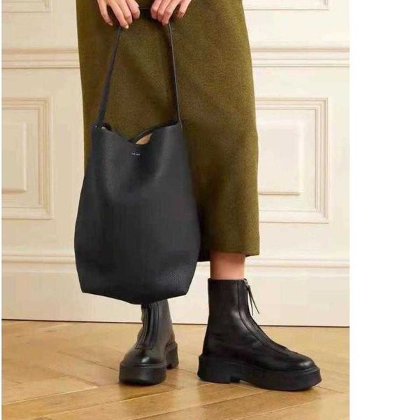 2023 new designer bag the row bucket bag small big and versatile new tote handbag large capacity single shoulder portable real leather sj
2023 new designer bag the row bucket bag small big and versatile new tote handbag large capacity single shoulder portable real leather sj