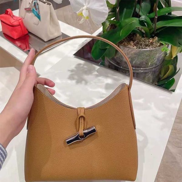 bamboo underarm handbag bill of lading shoulder bag simple and fashionable high-end feeling, Red;black
bamboo underarm handbag bill of lading shoulder bag simple and fashionable high-end feeling, Red;black