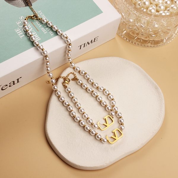Classic Brand White Pearl Letter V Charm Necklace Bracelet Jewelry Set for Women Gift
Classic Brand White Pearl Letter V Charm Necklace Bracelet Jewelry Set for Women Gift