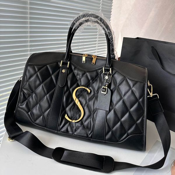 large capacity portable women travel bag leather quilted crossbody designer bag outdoor luxury handbag suitcases gold hardware retro adjusta
large capacity portable women travel bag leather quilted crossbody designer bag outdoor luxury handbag suitcases gold hardware retro adjusta