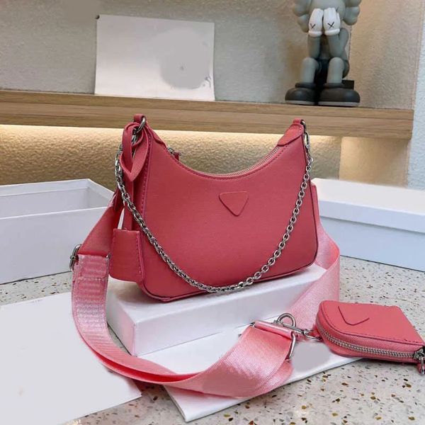 3 in 1 bags hobo underarm bags chain shoulder bag waterproof leather wide messenger three one child mother handbags 22123, Black;red
3 in 1 bags hobo underarm bags chain shoulder bag waterproof leather wide messenger three one child mother handbags 22123, Black;red