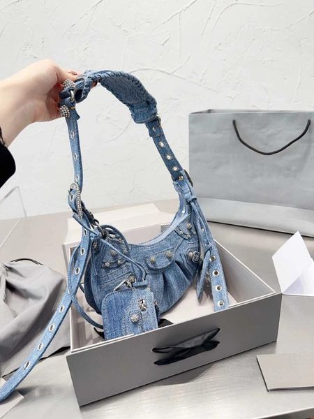 totes designer luxury fashion vintage denim bag women crossbody messages sewing thread cowboy ladies handbags
totes designer luxury fashion vintage denim bag women crossbody messages sewing thread cowboy ladies handbags