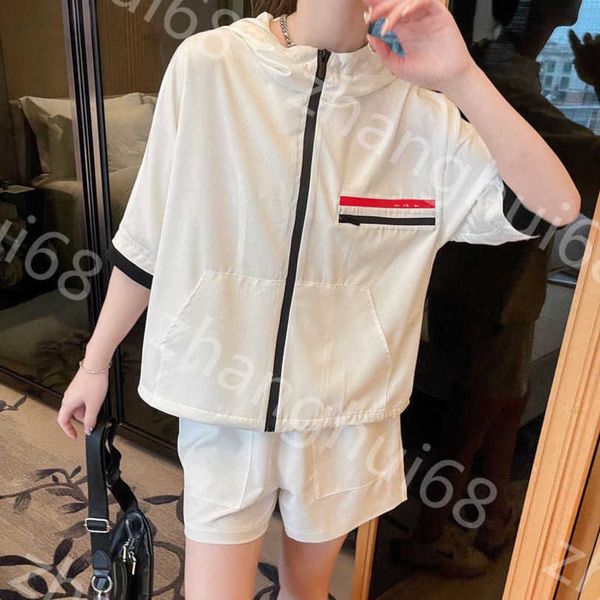 23ss women tracksuit casual suit womens designer clothing contrasting colors hooded zipper short sleeve jacket elastic waist shorts suit set, Gray
23ss women tracksuit casual suit womens designer clothing contrasting colors hooded zipper short sleeve jacket elastic waist shorts suit set, Gray