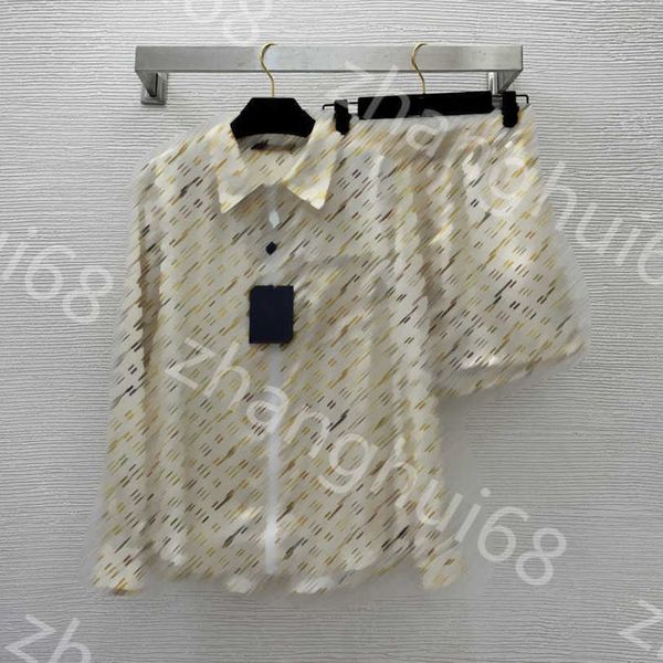 23ss womens designer clothing women shirt set front short back long zipper logo print long sleeve shirt sunscreen coat elastic waist shorts, White
23ss womens designer clothing women shirt set front short back long zipper logo print long sleeve shirt sunscreen coat elastic waist shorts, White