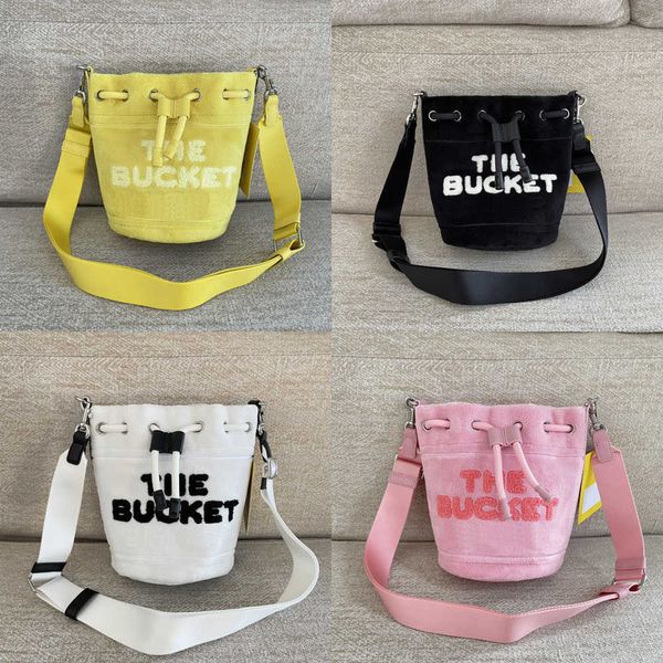 designer bag marc bucket bag crossbody bags womens winter plush shoulder handbag fashion all-match classic purses size 17/17/22cm
designer bag marc bucket bag crossbody bags womens winter plush shoulder handbag fashion all-match classic purses size 17/17/22cm