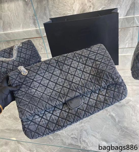 cowboy maxi large classic tote bag flap crossbody bag sewing meatlasse chain shoulder luxury designers the large volume of cool outdoor fash
cowboy maxi large classic tote bag flap crossbody bag sewing meatlasse chain shoulder luxury designers the large volume of cool outdoor fash